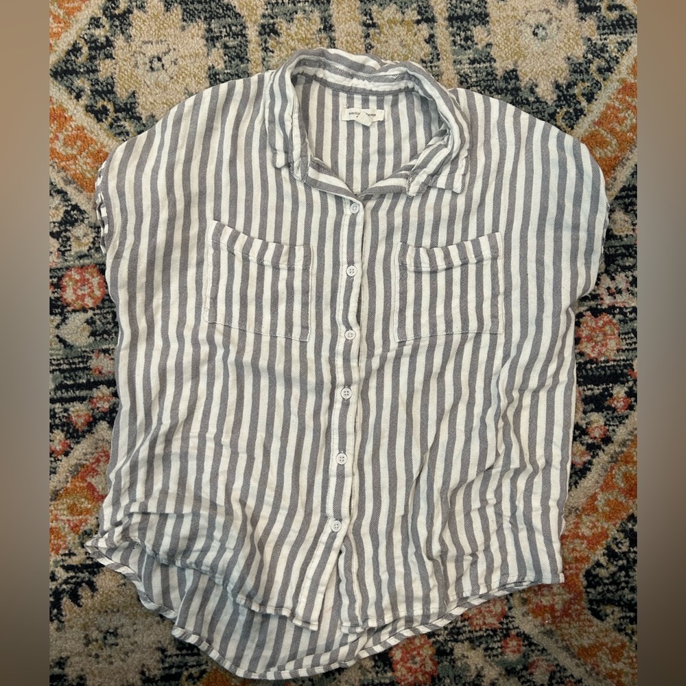 BeachLunchLounge button down top